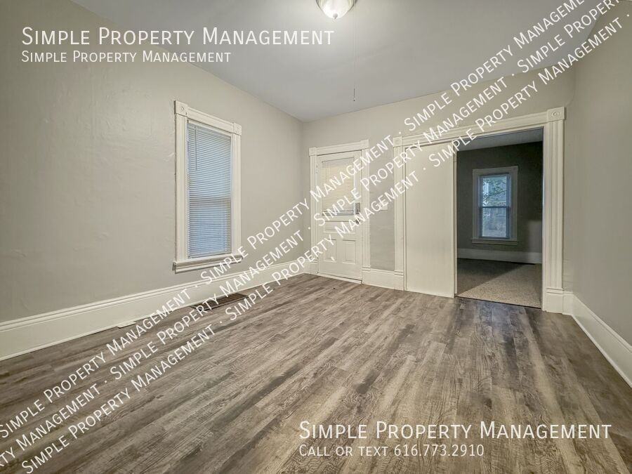 1572 Quarry Ave Nw - Photo 3 of 15