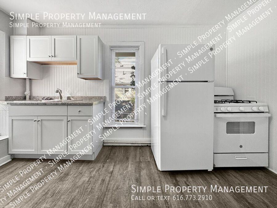 928 Chatham St Nw #2 - Photo 2 of 14