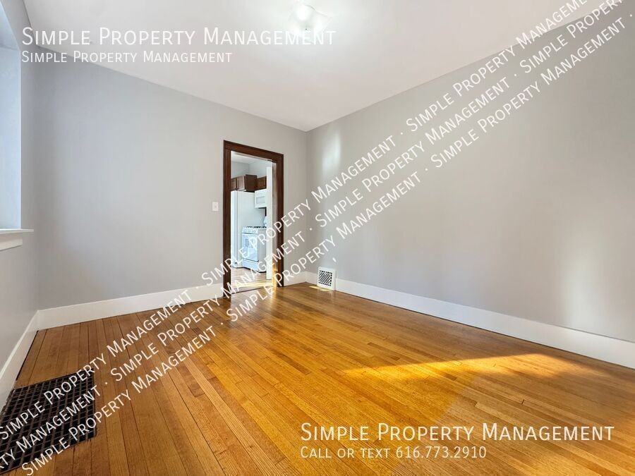 507 Glenwood Ave Se #2 - Photo 3 of 13