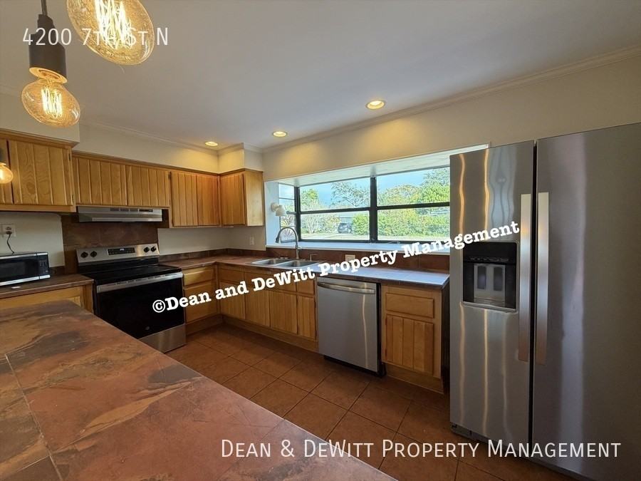 4200 7th St N - Photo 3 of 31