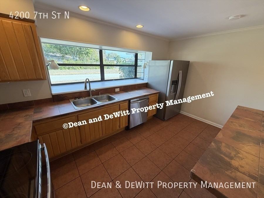 4200 7th St N - Photo 7 of 31