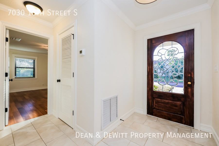 7030 16th St S - Photo 4 of 19