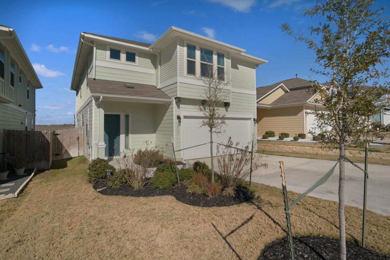 205 Guemal Rd - Photo 3 of 33