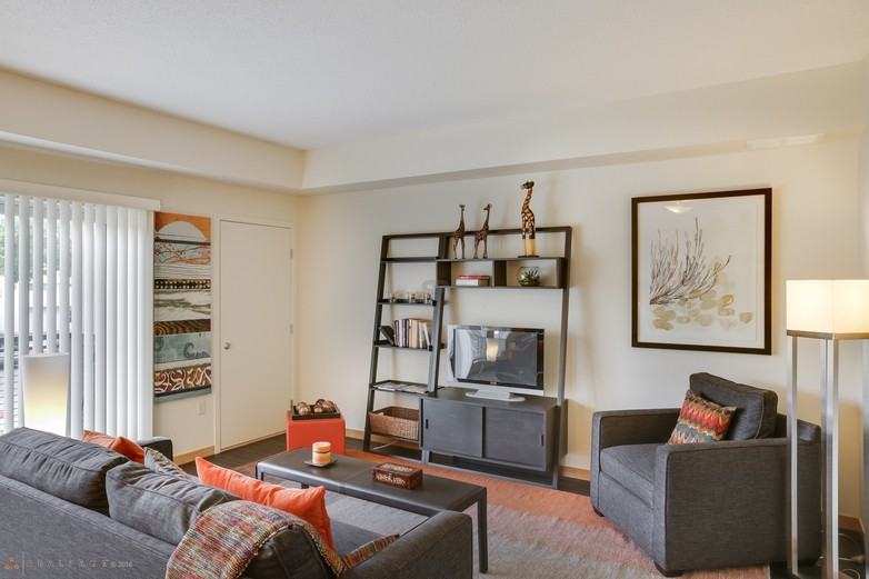 8th & 11 Ave S #614 - Photo 3 of 12