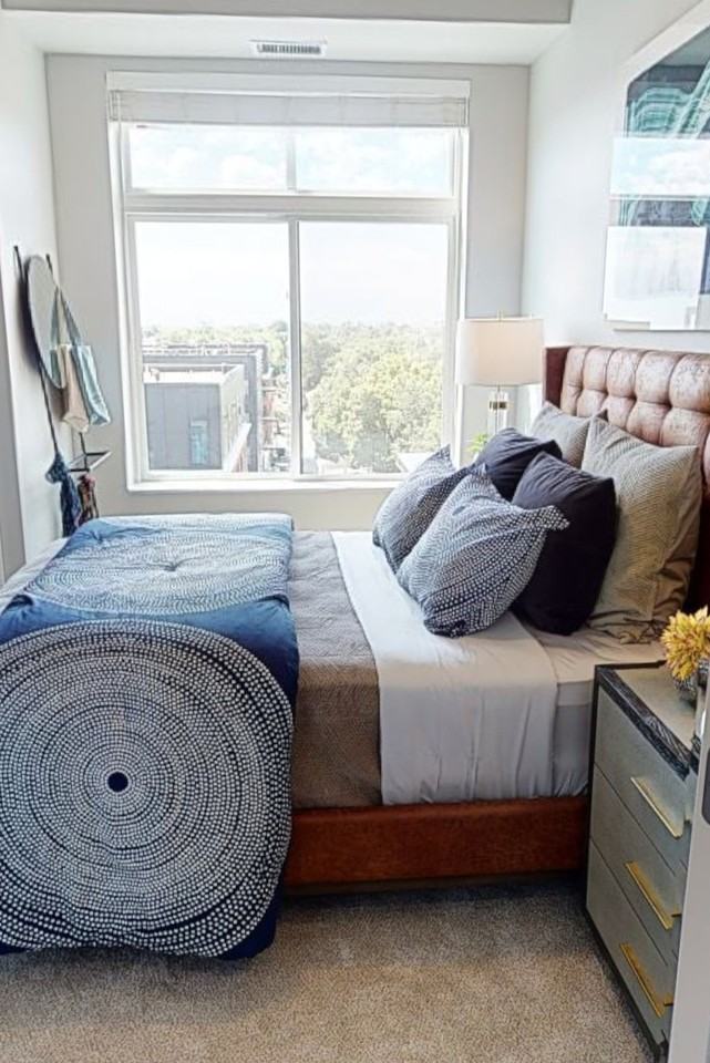 Lake & Irving Ave S #232 - Photo 3 of 9