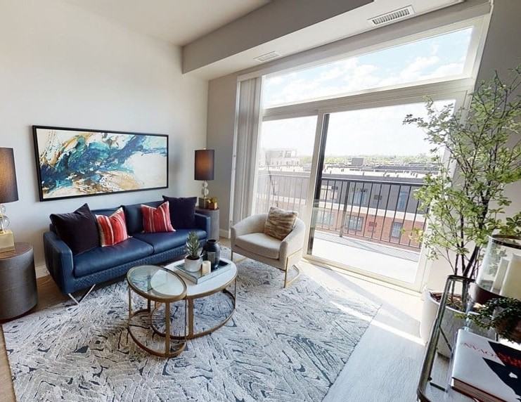 Lake & Irving Ave S #232 - Photo 5 of 9