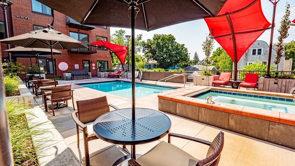 Lake & Irving Ave S #535 - Photo 7 of 11