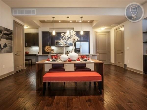 815 W 47th St - Photo 6 of 8