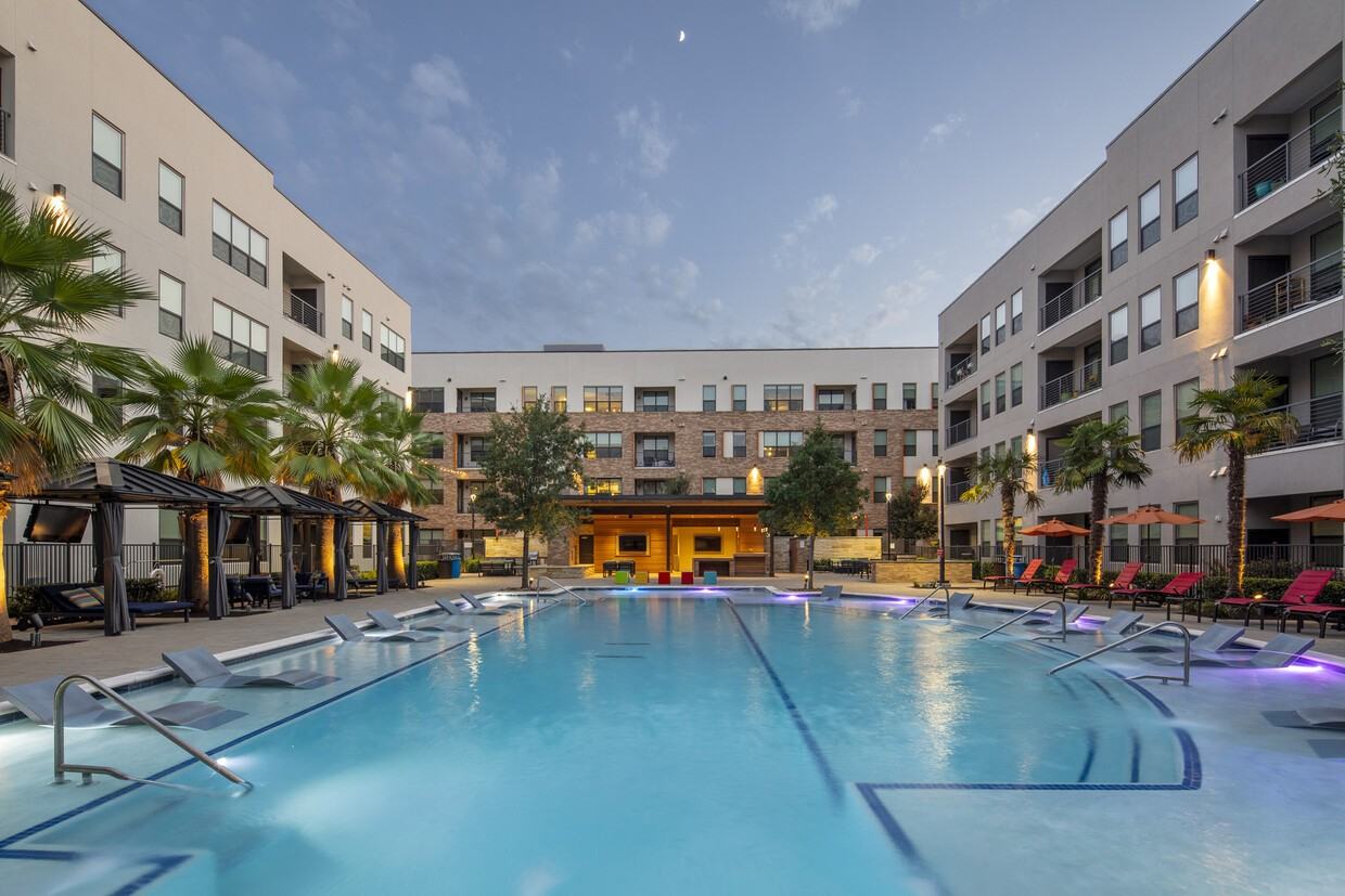 5201 Berkman Dr - Photo 2 of 4