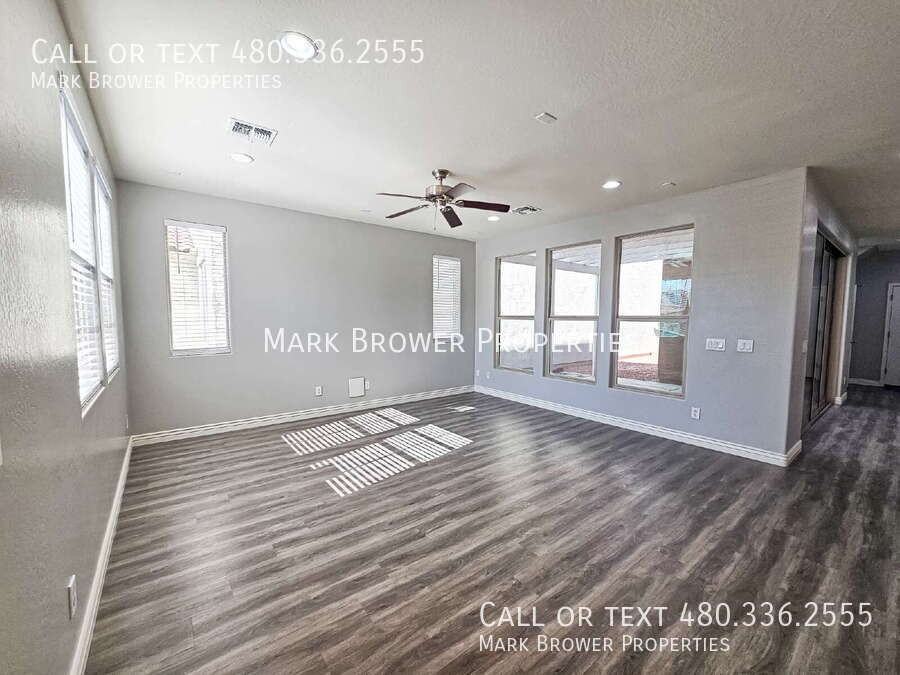 8964 W Northview Ave - Photo 6 of 47