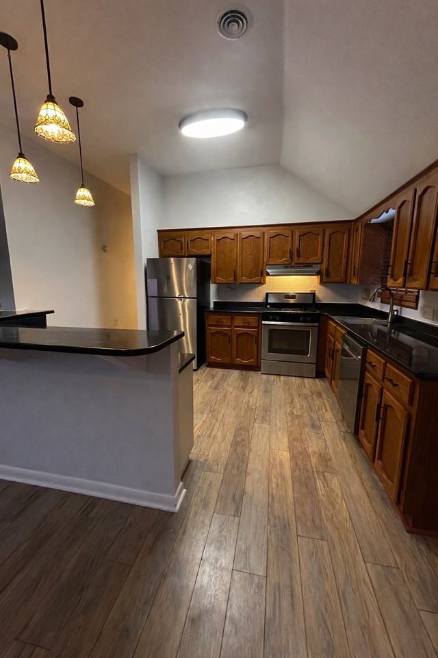 1260 Blanton St - Photo 5 of 10