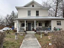 featured image of 337 1st Ave W #3