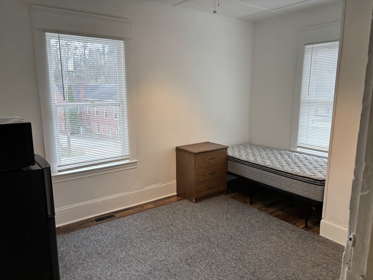 337 1st Ave W #3 - Photo 4 of 6