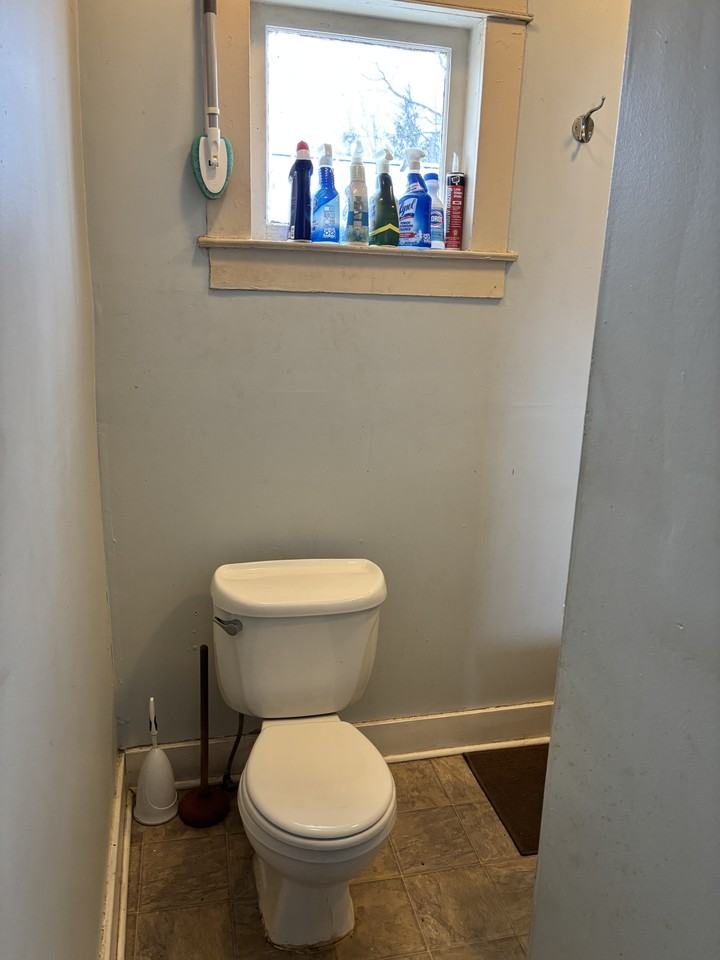 337 1st Ave W #3 - Photo 5 of 6