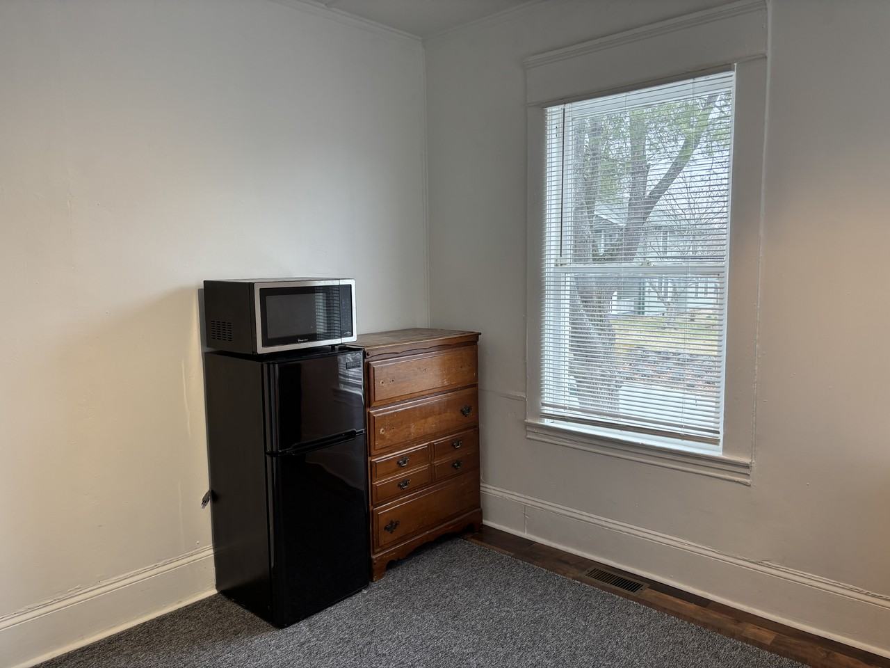 337 1st Ave W #6 - Photo 2 of 6