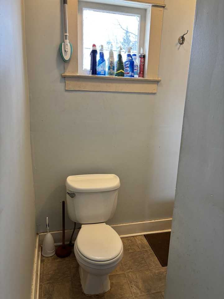 337 1st Ave W #6 - Photo 5 of 6