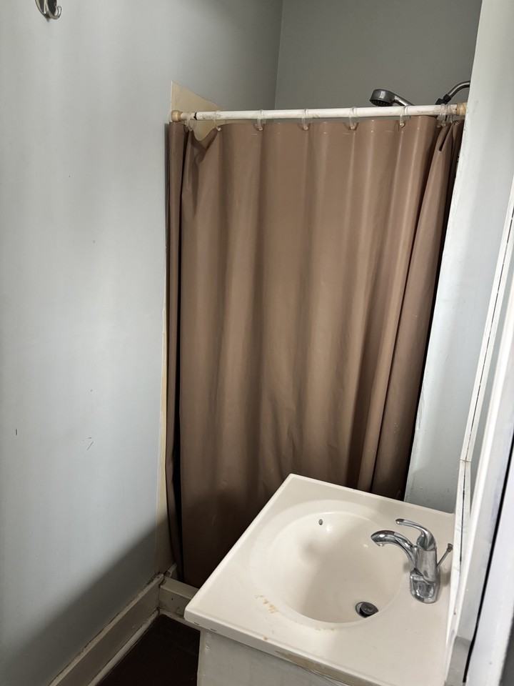 337 1st Ave W #6 - Photo 6 of 6