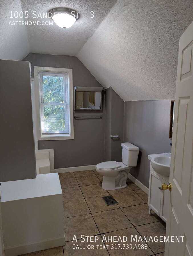 1005 Sanders St #3 - Photo 7 of 12