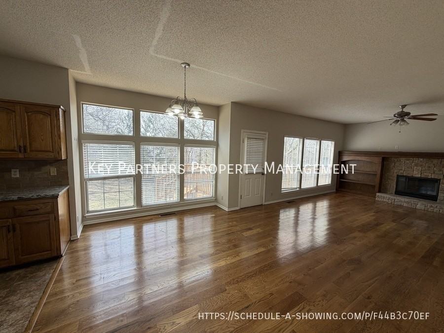 14720 Goodman St - Photo 4 of 23