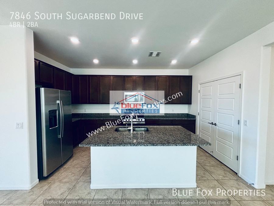 7846 S Sugarbend Dr - Photo 4 of 21