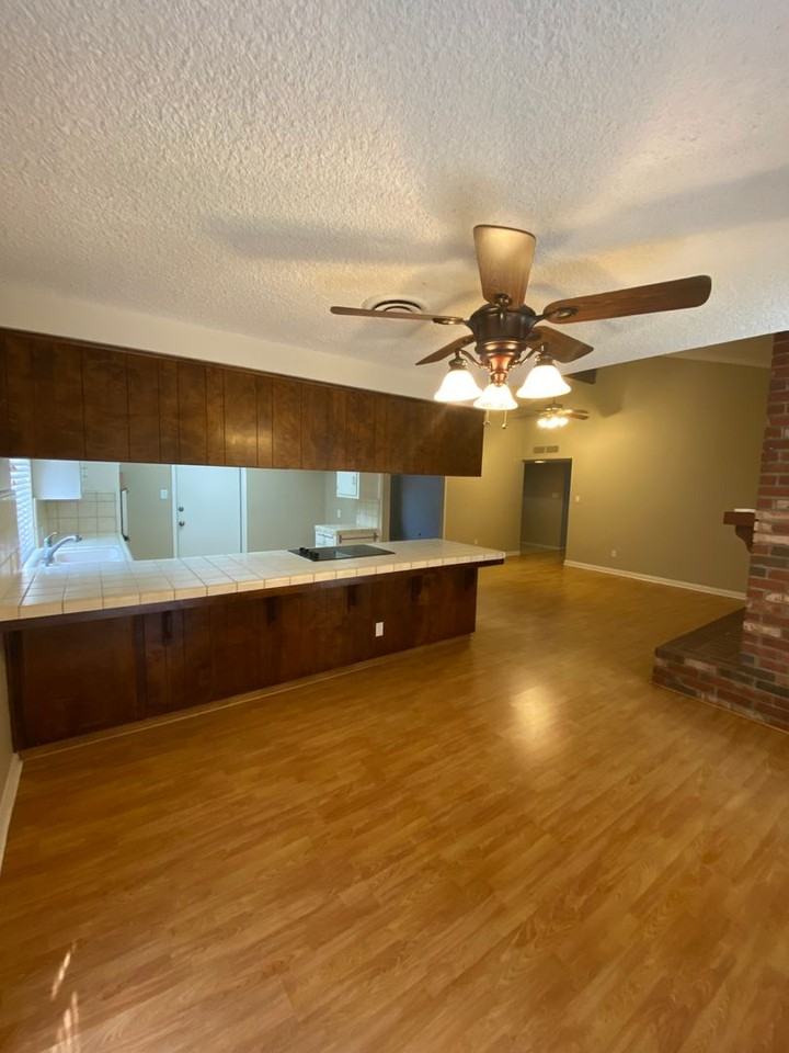 6701 Caswell Ave - Photo 3 of 10