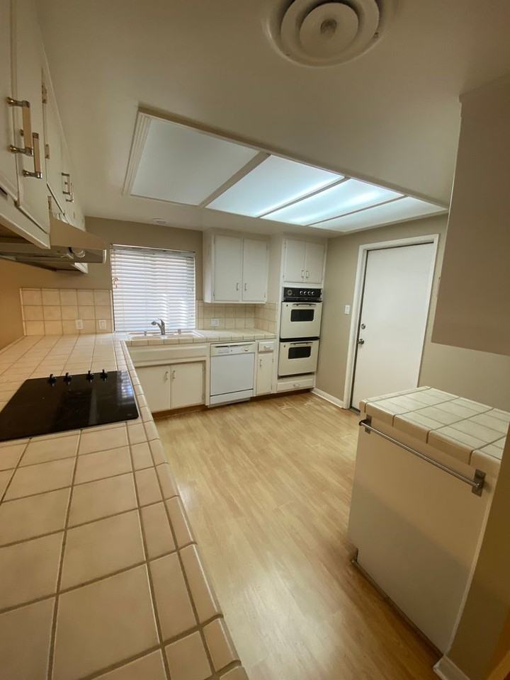 6701 Caswell Ave - Photo 5 of 10