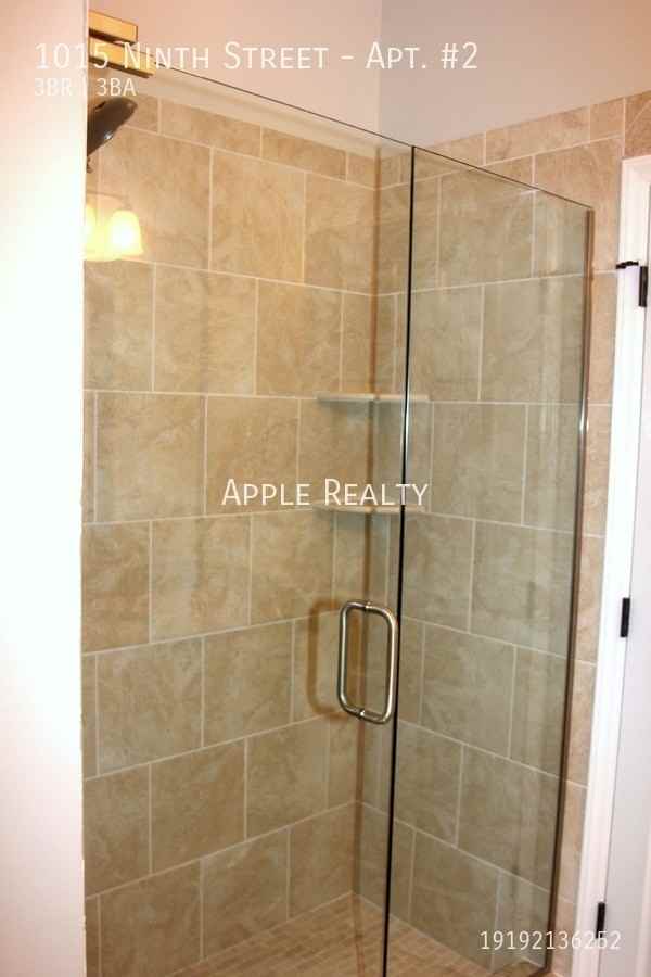 1015 9th St #2 - Photo 6 of 23