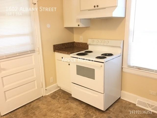 1602 Albany St - Photo 5 of 11