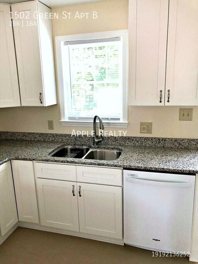 1502 Green St Apt B - Photo 3 of 16