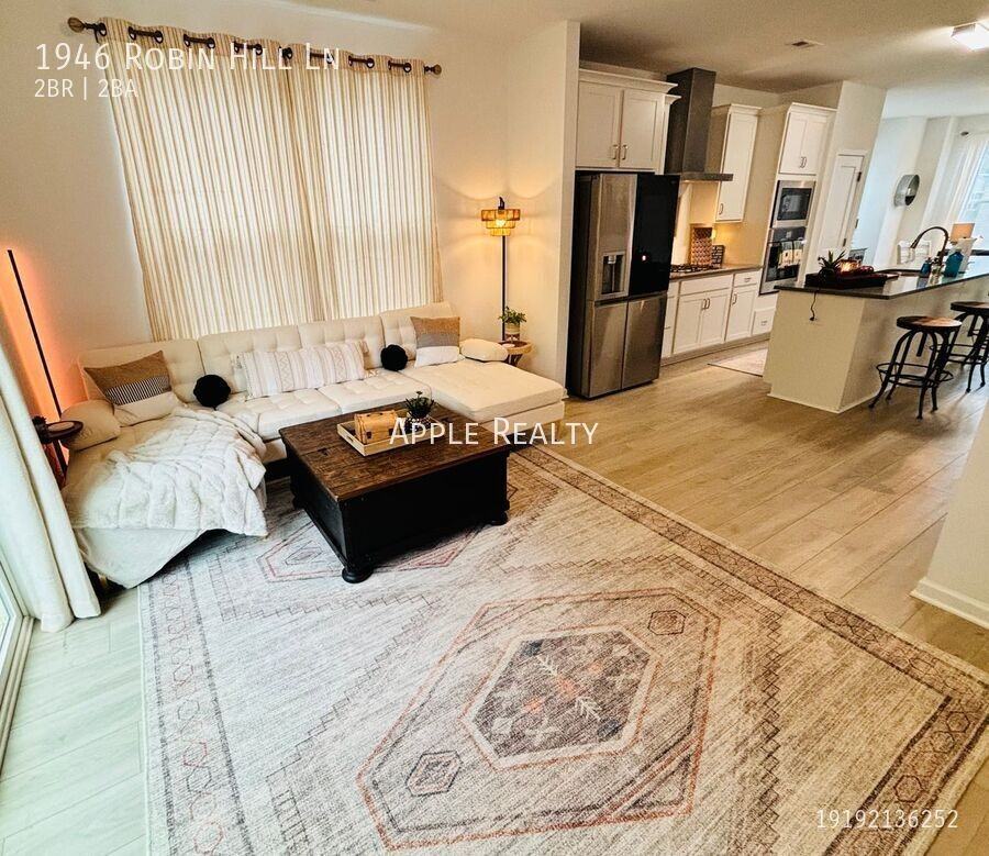 1946 Robin Hill Ln - Photo 5 of 24