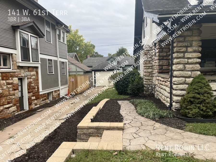 141 W 61st Ter - Photo 3 of 27