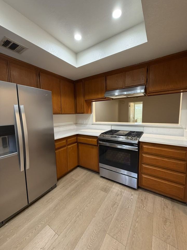 Little Huston - Photo 2 of 7