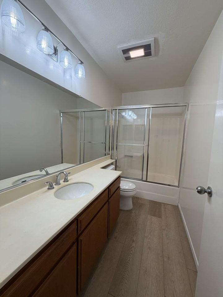 Little Huston - Photo 4 of 7