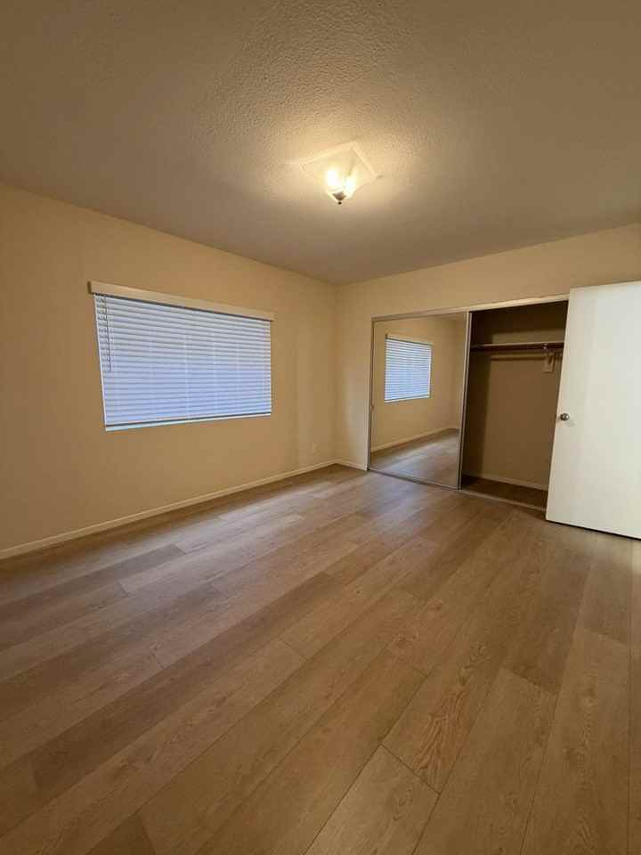 Little Huston - Photo 7 of 7