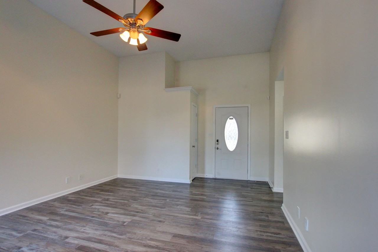 315 Chalet Cir - Photo 5 of 44