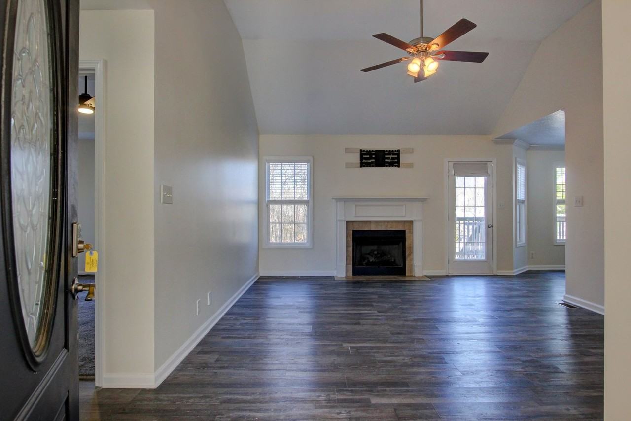 315 Chalet Cir - Photo 6 of 44