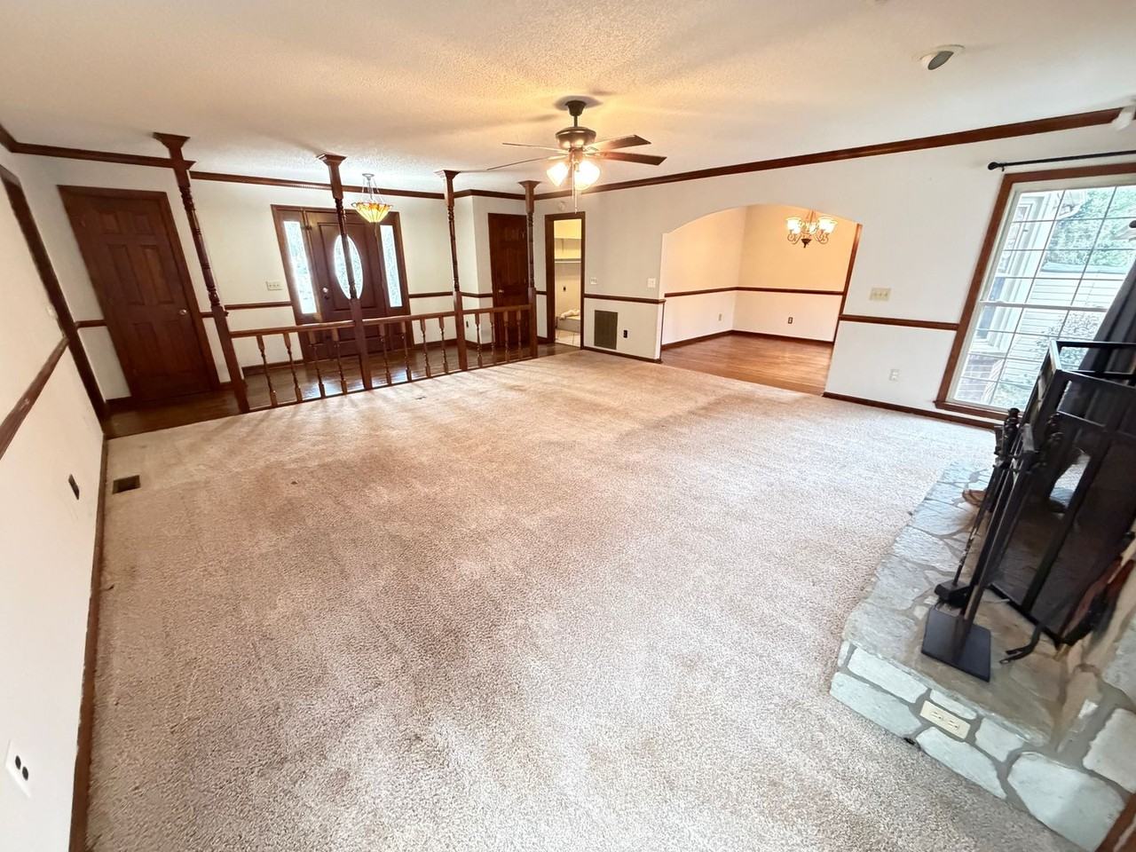 120 Elizabeth St - Photo 4 of 27