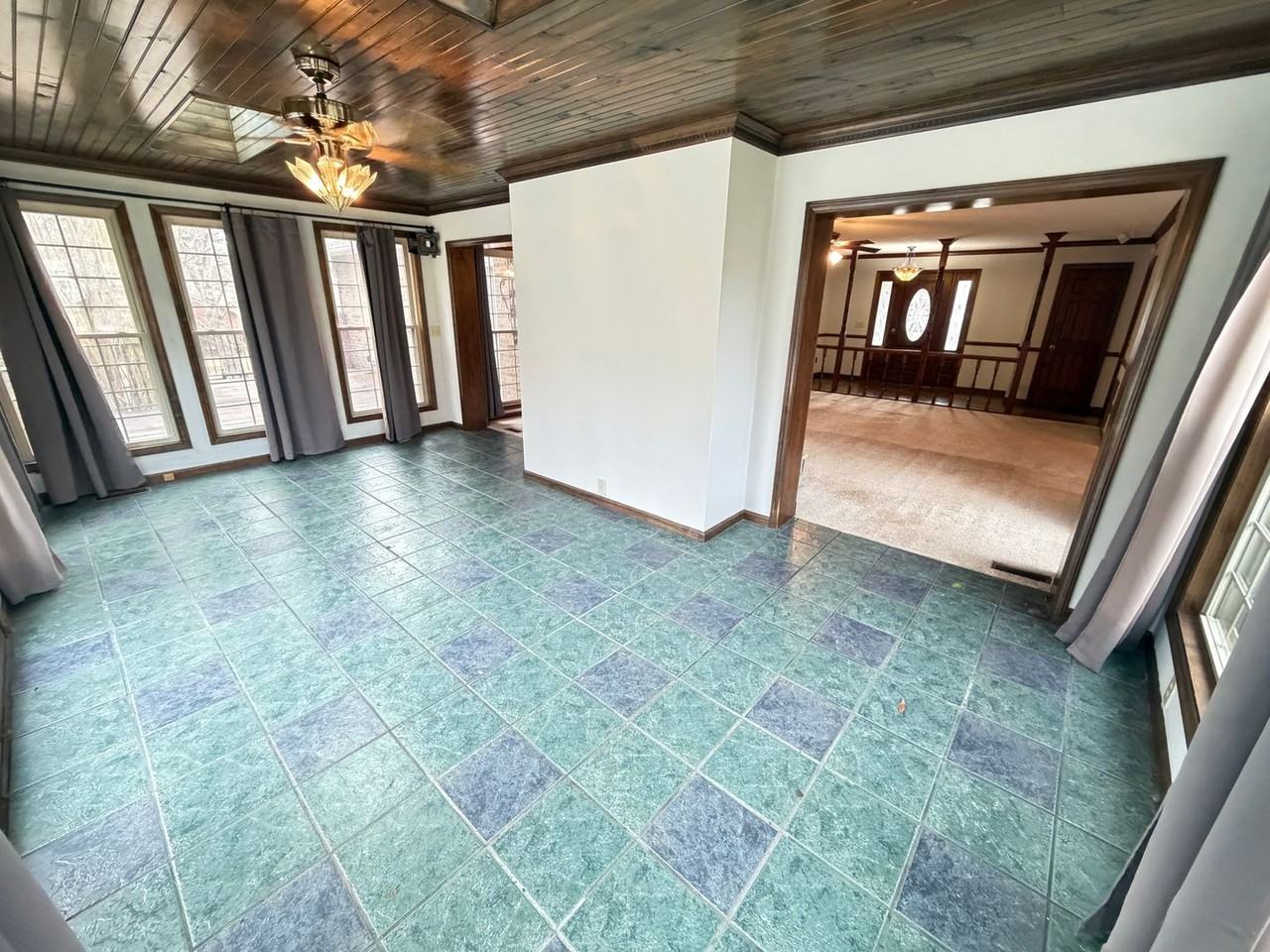 120 Elizabeth St - Photo 7 of 27