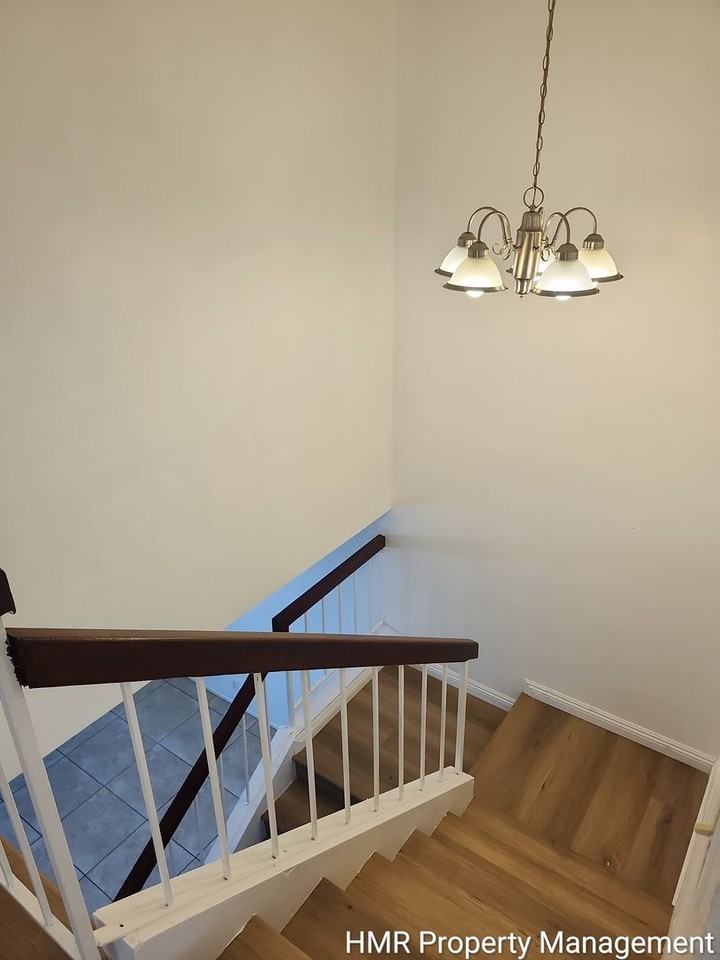 2216 Loggers Ln - Photo 5 of 27