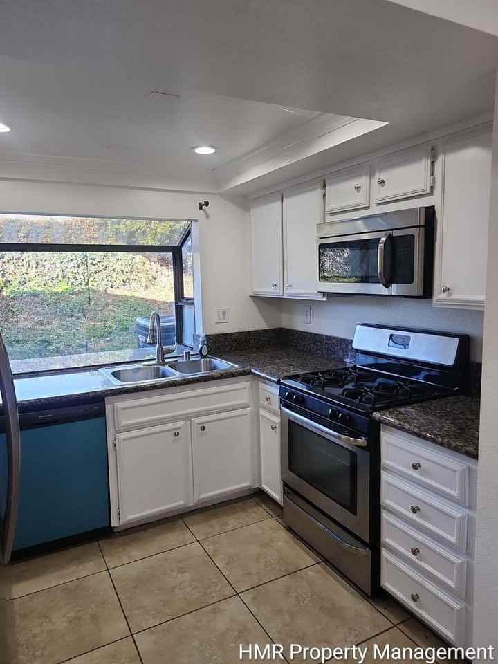 2216 Loggers Ln - Photo 2 of 26