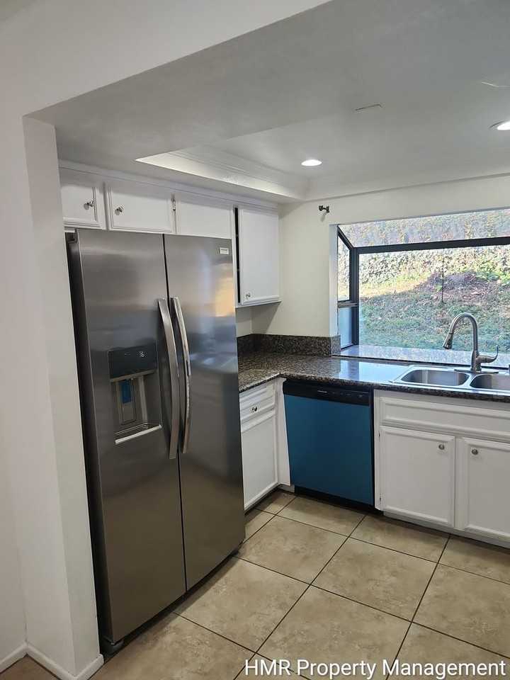 2216 Loggers Ln - Photo 3 of 26