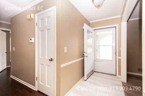 10047 Lamar Ave - Photo 3 of 29