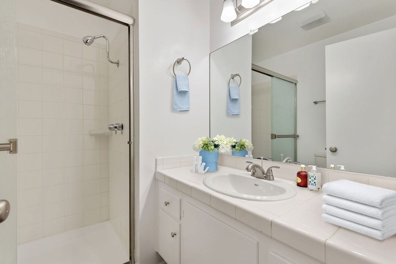 Harbor View Villas - Photo 4 of 49