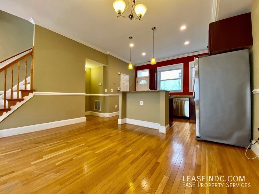 446 Lamont St Nw - Photo 7 of 31