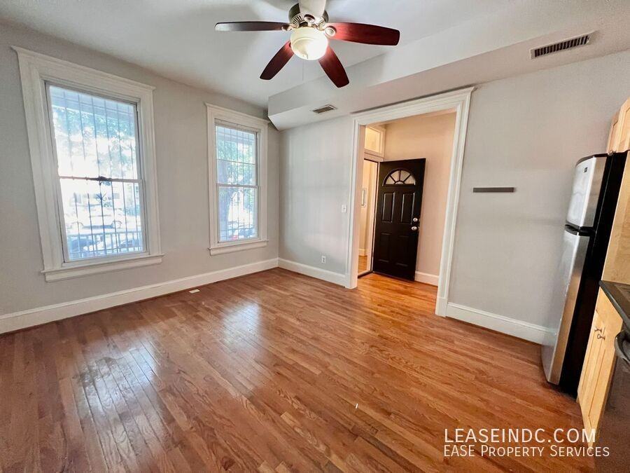 3613 New Hampshire Ave Nw - Photo 3 of 17