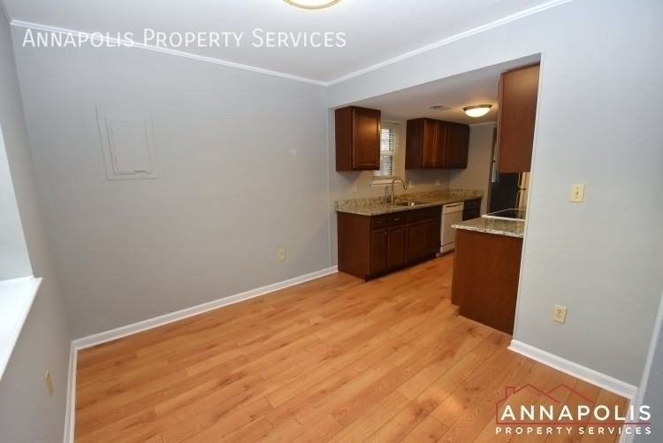 920 Bank St - Photo 5 of 22