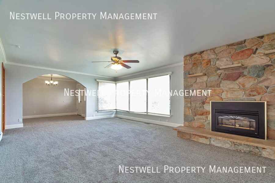 2405 E Cavalier Dr - Photo 2 of 28