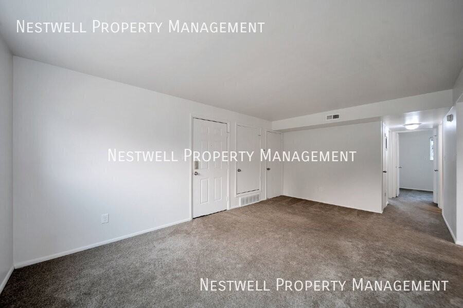 8453 S Westbridge Rd - Photo 4 of 20