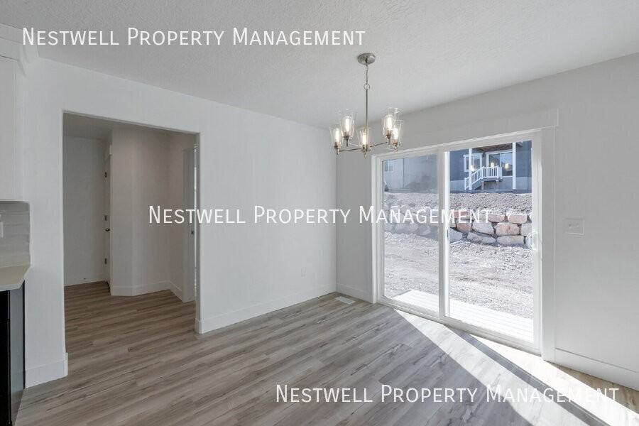 694 N Gillan Dr - Photo 7 of 31