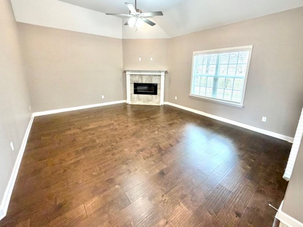 4172 Shinault Ln - Photo 3 of 12